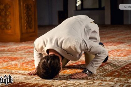 السجود على الأرض دليله و حكمته عند الشيعة